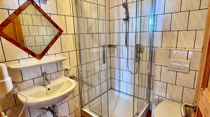 Eigene Dusche und WC